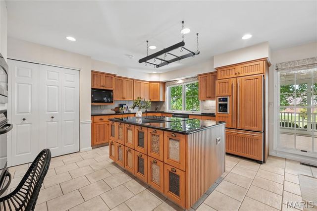 123 Saylesville Drive, Chesterfield, MO 63017