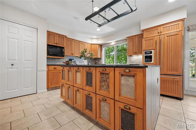 123 Saylesville Drive, Chesterfield, MO 63017