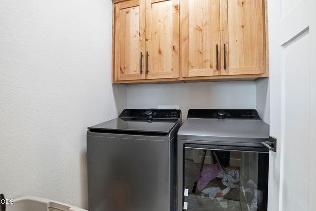 990 Win Way, Eagle Point, OR 97524