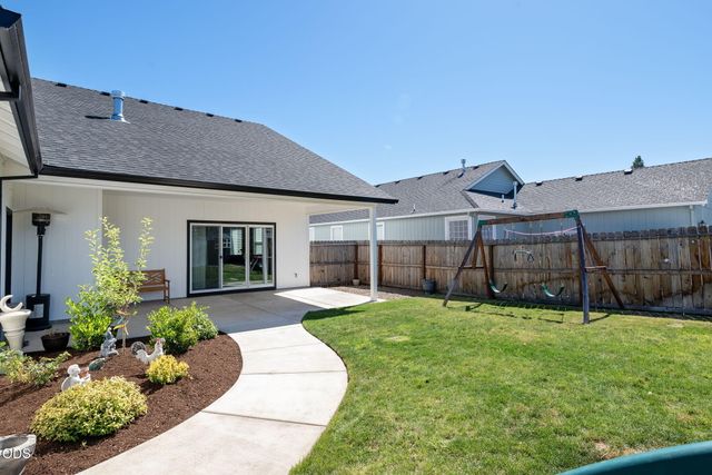990 Win Way, Eagle Point, OR 97524
