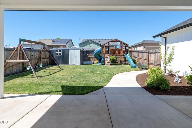 990 Win Way, Eagle Point, OR 97524