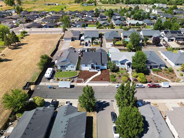 990 Win Way, Eagle Point, OR 97524