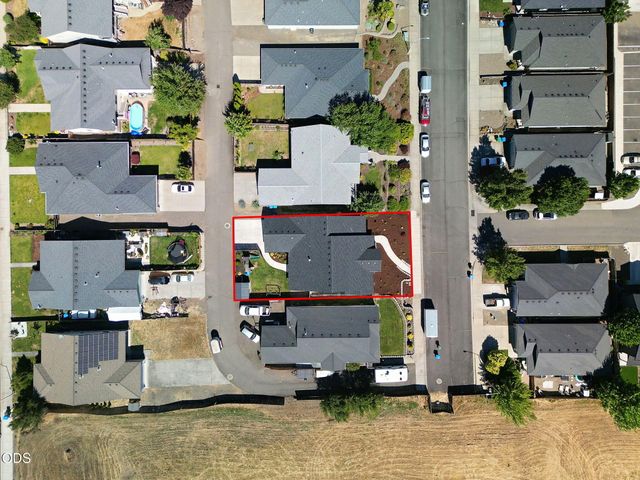 990 Win Way, Eagle Point, OR 97524
