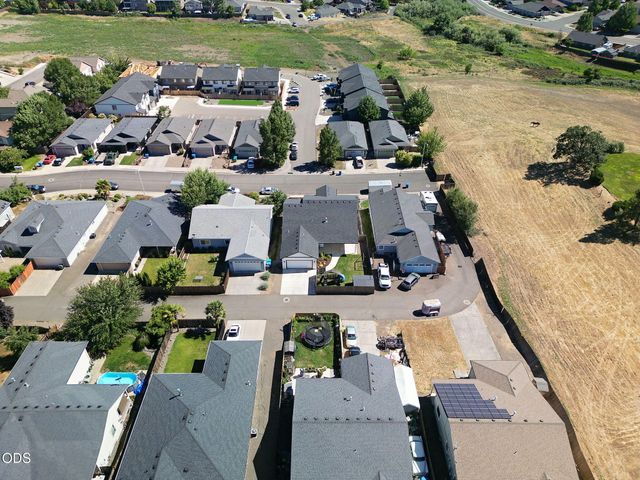 990 Win Way, Eagle Point, OR 97524