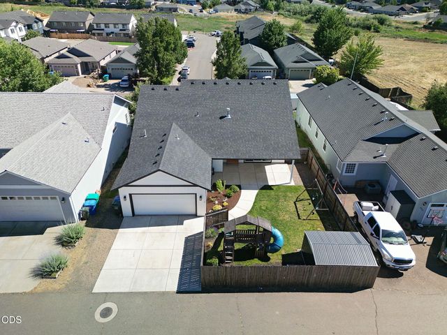 990 Win Way, Eagle Point, OR 97524