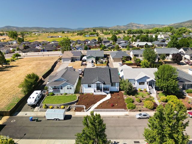 990 Win Way, Eagle Point, OR 97524