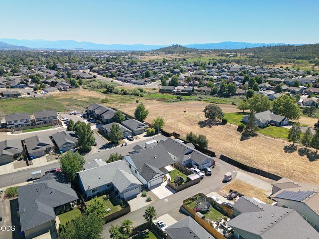 990 Win Way, Eagle Point, OR 97524