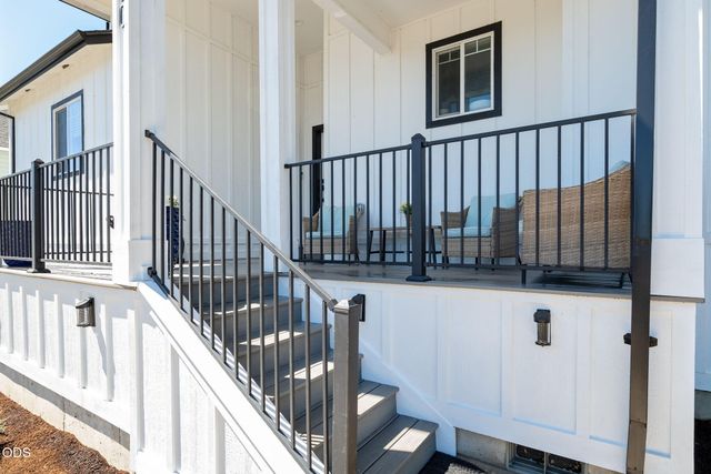 990 Win Way, Eagle Point, OR 97524