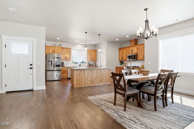 990 Win Way, Eagle Point, OR 97524