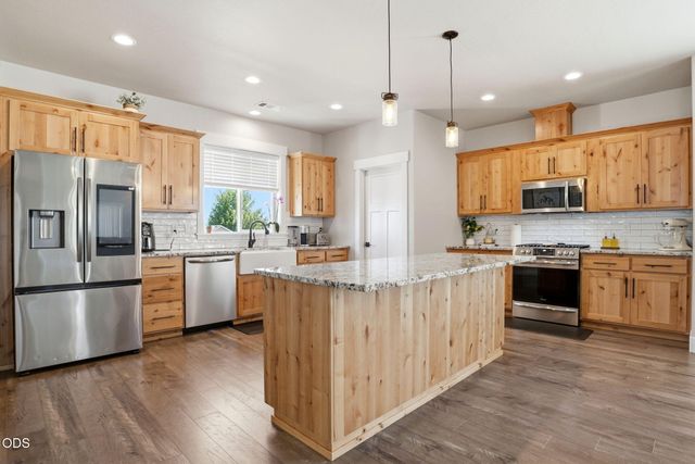 990 Win Way, Eagle Point, OR 97524