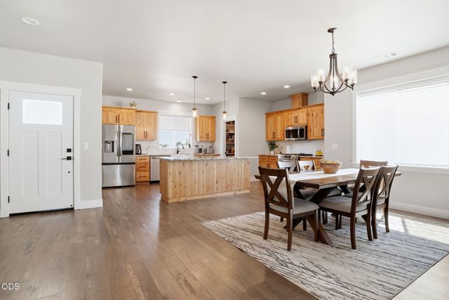 990 Win Way, Eagle Point, OR 97524