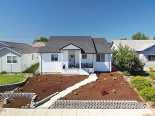 990 Win Way, Eagle Point, OR 97524