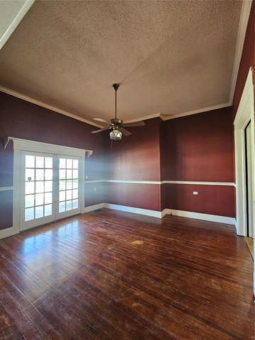 300 S Oak Street, Lorena, TX 76655