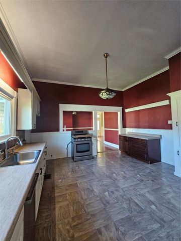 300 S Oak Street, Lorena, TX 76655