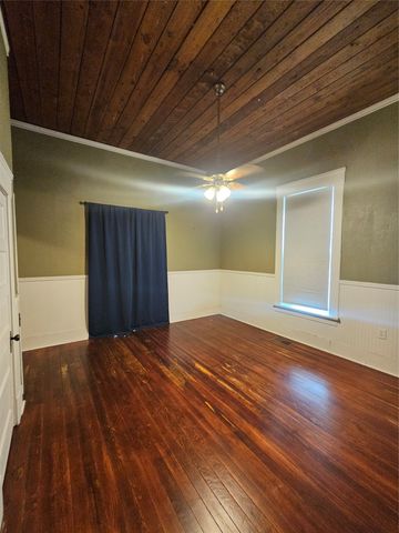 300 S Oak Street, Lorena, TX 76655