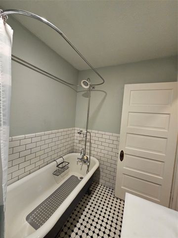 300 S Oak Street, Lorena, TX 76655