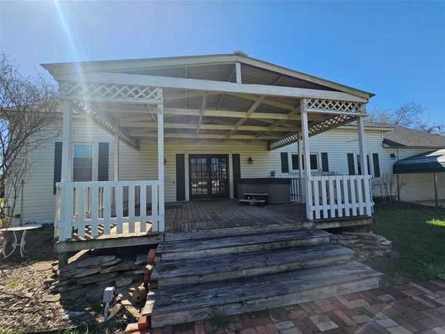 300 S Oak Street, Lorena, TX 76655