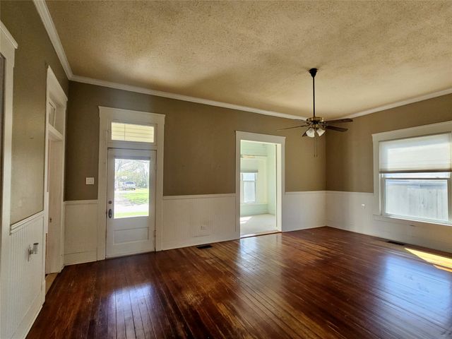 300 S Oak Street, Lorena, TX 76655