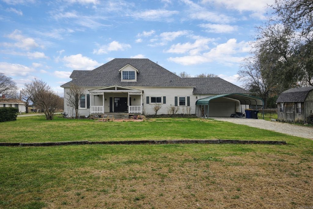 300 S Oak Street, Lorena, TX 76655