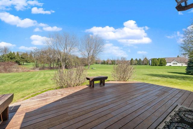 210 Hunters Xing S, Slinger, WI 53086