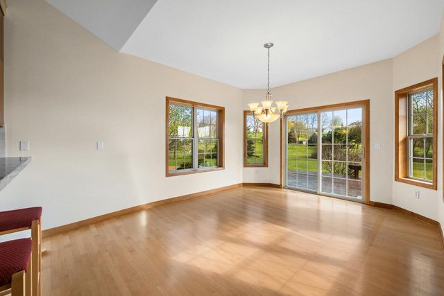 210 Hunters Xing S, Slinger, WI 53086