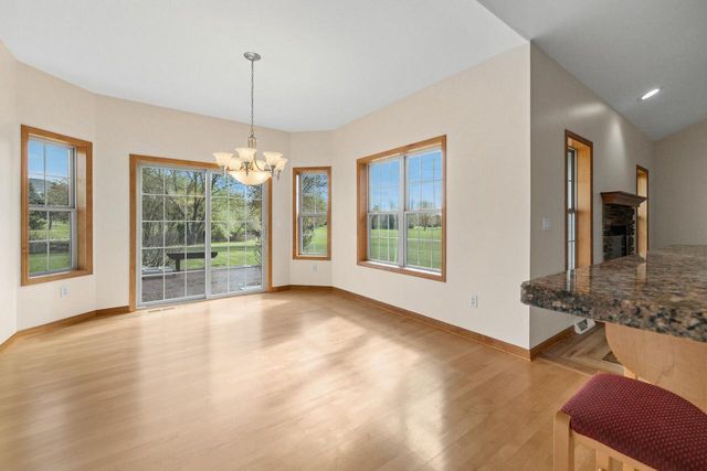 210 Hunters Xing S, Slinger, WI 53086