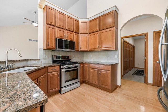 210 Hunters Xing S, Slinger, WI 53086