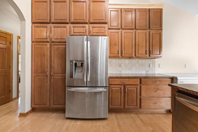 210 Hunters Xing S, Slinger, WI 53086