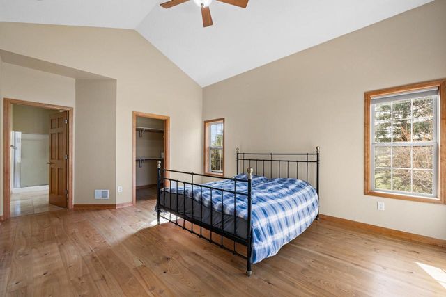 210 Hunters Xing S, Slinger, WI 53086
