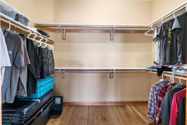 210 Hunters Xing S, Slinger, WI 53086