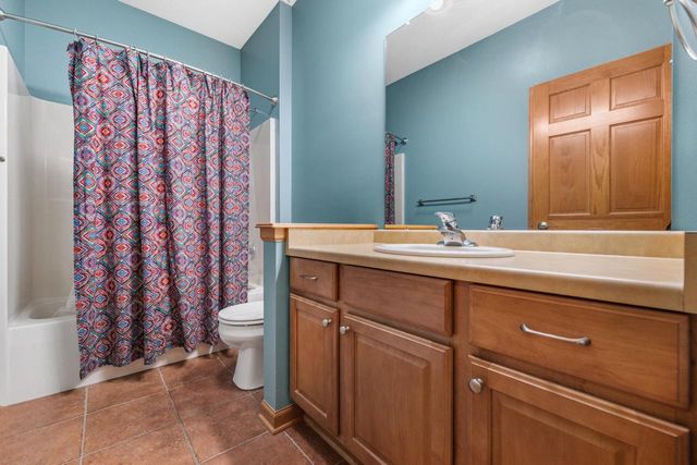 210 Hunters Xing S, Slinger, WI 53086