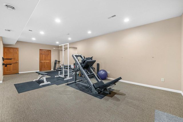 210 Hunters Xing S, Slinger, WI 53086