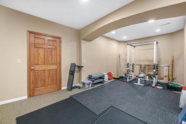 210 Hunters Xing S, Slinger, WI 53086