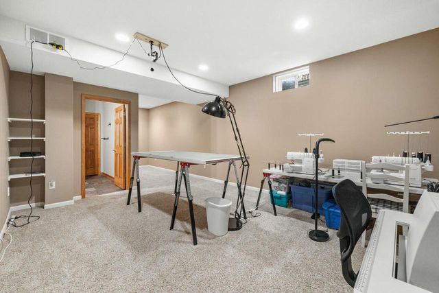 210 Hunters Xing S, Slinger, WI 53086