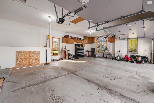 210 Hunters Xing S, Slinger, WI 53086