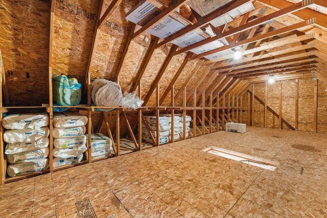 210 Hunters Xing S, Slinger, WI 53086