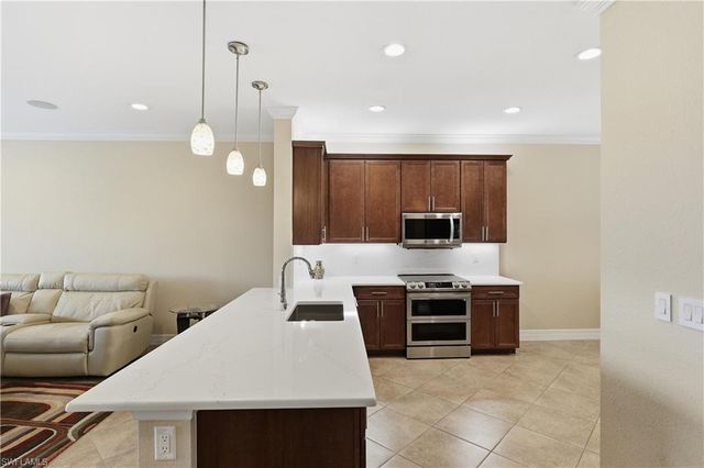 6532 Monterey PT 202, Naples, FL 34105