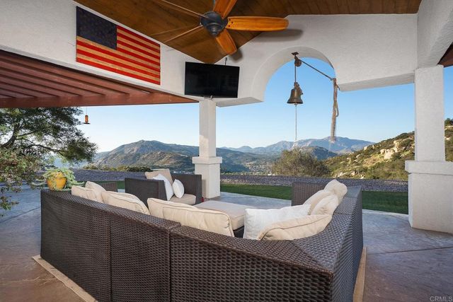 302 ALPINE TRAIL RD, Alpine, CA 91901