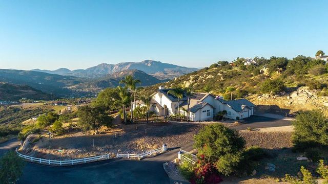 302 ALPINE TRAIL RD, Alpine, CA 91901