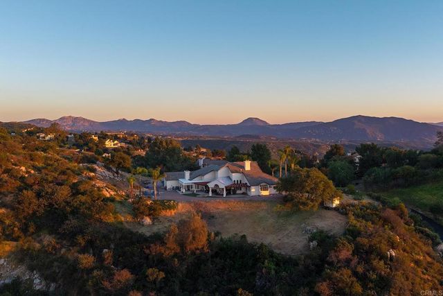 302 ALPINE TRAIL RD, Alpine, CA 91901