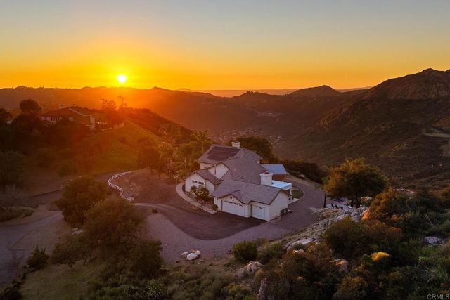 302 ALPINE TRAIL RD, Alpine, CA 91901