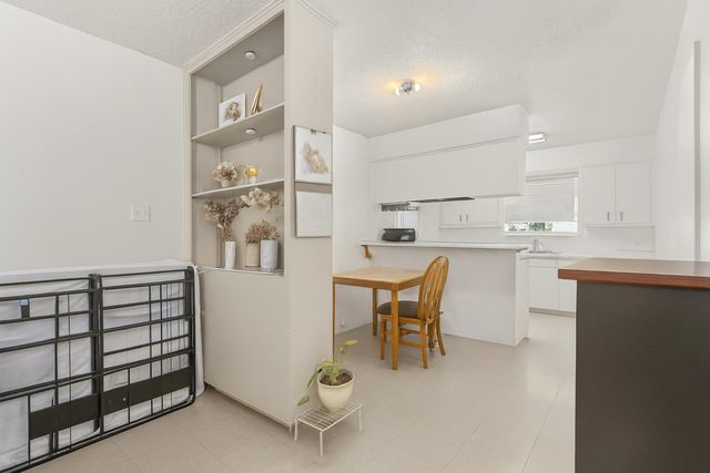 6911 Cooper LN B, Austin, TX 78745