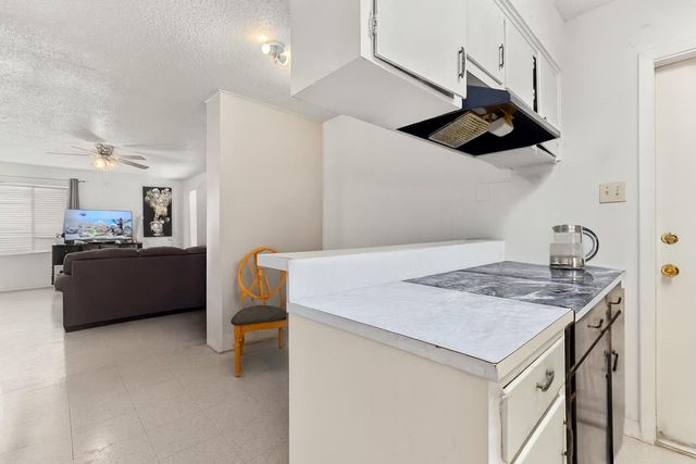 6911 Cooper LN B, Austin, TX 78745