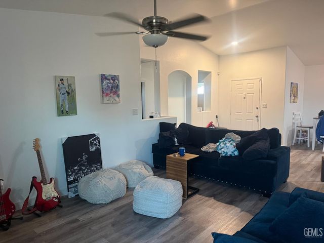 123 Obregon Avenue, Bakersfield, CA 93307