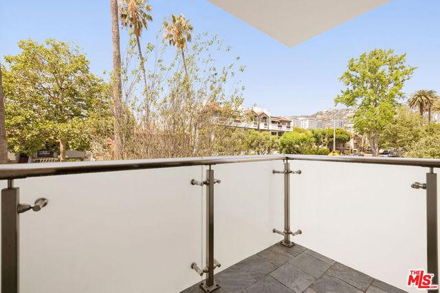 928 N Croft Avenue 201, Los Angeles, CA 90069