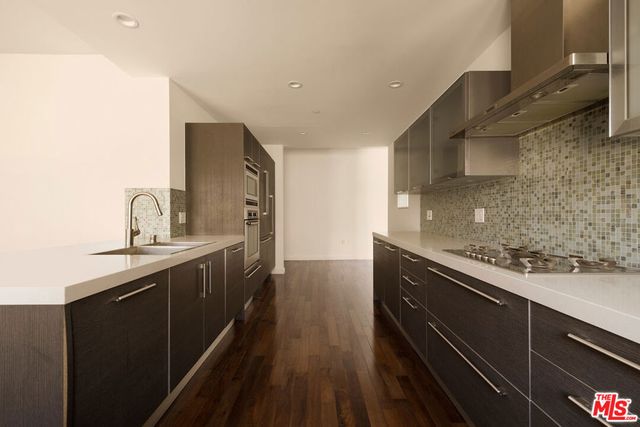 928 N Croft Avenue 201, Los Angeles, CA 90069