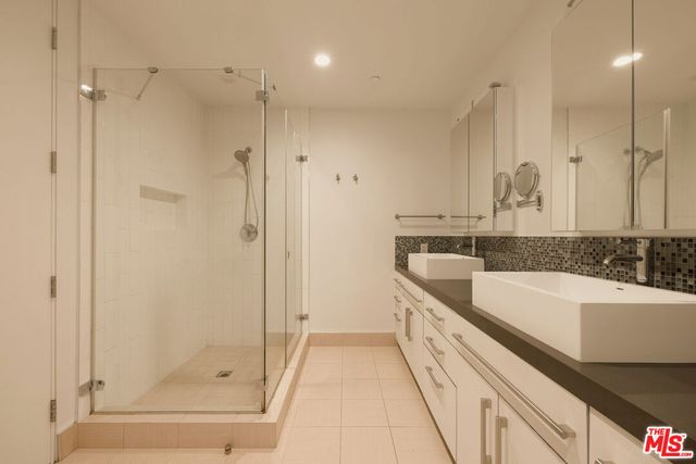 928 N Croft Avenue 201, Los Angeles, CA 90069