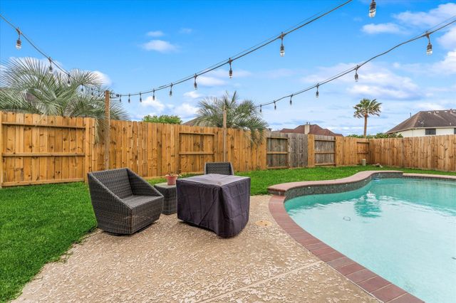 4318 Raintree Ct Court, Pasadena, TX 77505