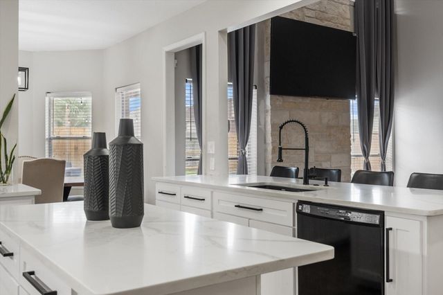 4318 Raintree Ct Court, Pasadena, TX 77505