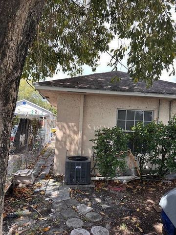 518 S E Street, Lake Worth Beach, FL 33460